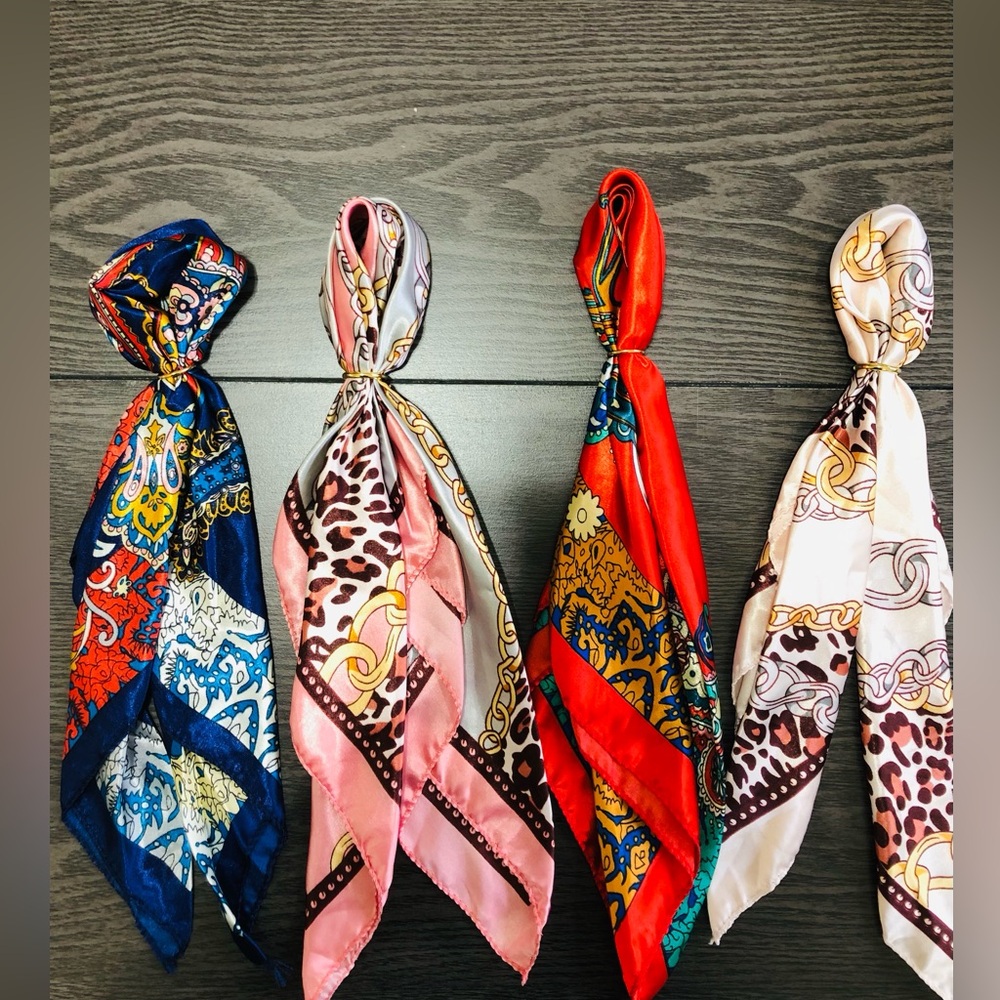 Bag scarf set of 4 with gold ring new